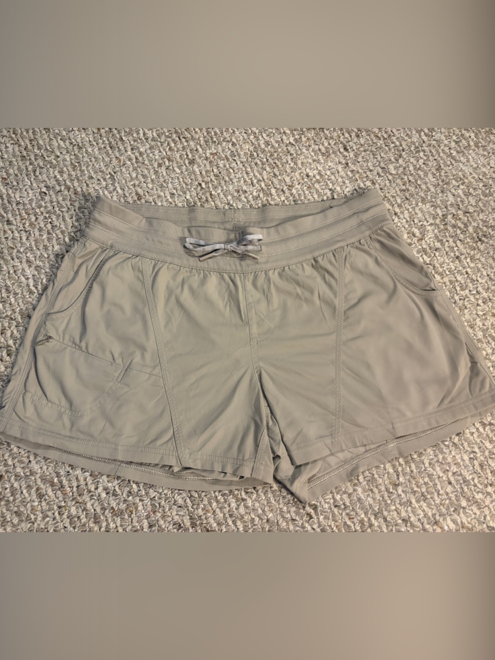 North Face Women's Horizon Hiking Taupe / Khaki Shorts 2.0 , Size XL